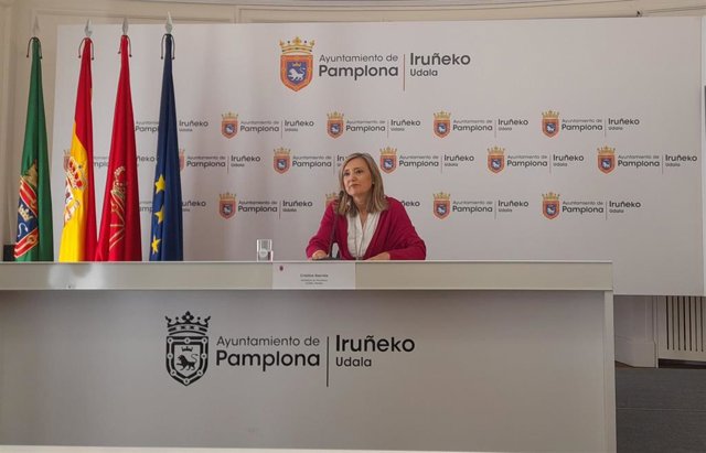 La alcaldesa de Pamplona, Cristina Ibarrola, en la rueda de prensa