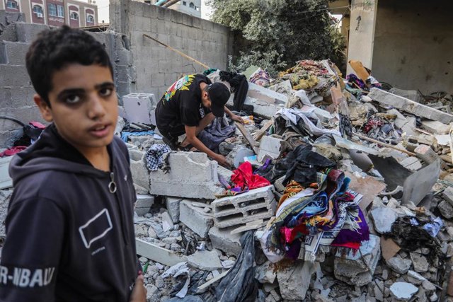 Edificio demolido en Rafah, Palestina 