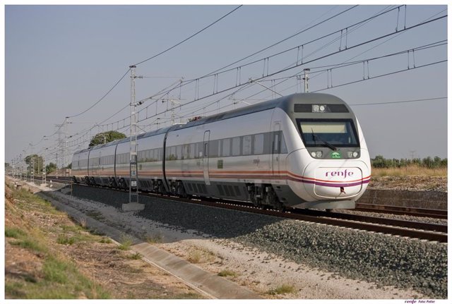 Archivo - Tren entre Madrid y Huelva en una imagen de archivo