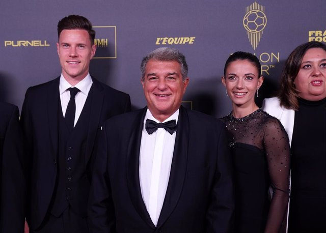 Aitana Bonmatí junto a Joan Laporta y Marc-André ter Stegen antes de la gala del Balón de Oro