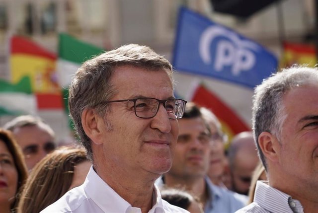 El presidente del PP, Alberto Núñez Feijóo, interviene durante la clausura de un acto en defensa de la igualdad de los españoles, a 29 de octubre de 2023, en Málaga (Andalucía, España).