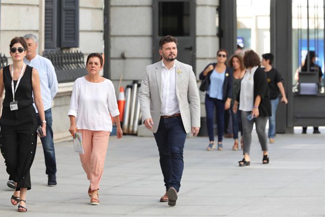 Archivo - La portaveu d'EH Bildu i el d'ERC, Mertxe Aizpurúa i  Gabriel Rufián, respectivament