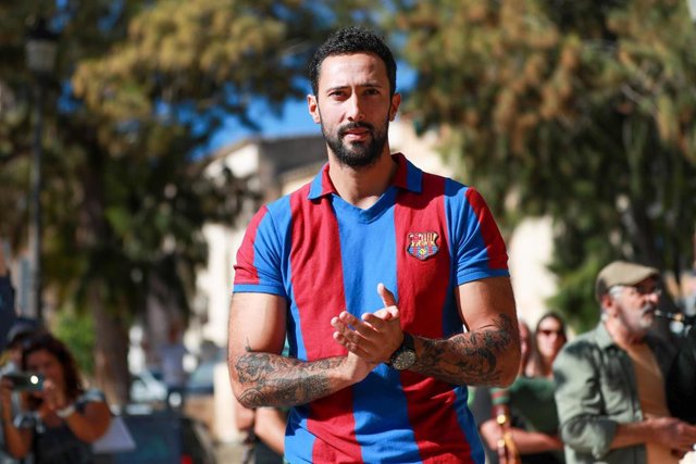 El rapero mallorquín Josep Miquel Arenas, conocido como Valtònyc, llega a su pueblo natal, a 29 de octubre de 2023, en Sineu, Mallorca, Baleares (España)