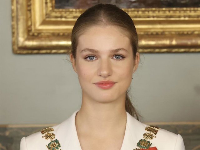 La Princesa Leonor con el collar de la Orden de Carlos III