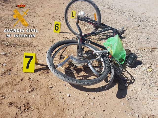Archivo - Imagen de archivo de una bicicleta accidentada