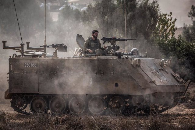 Un blindat de l'exèrcit d'Israel a la frontera amb la Franja de Gaza