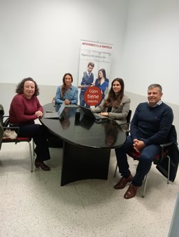 Ángela Pumariega, Al Fondo