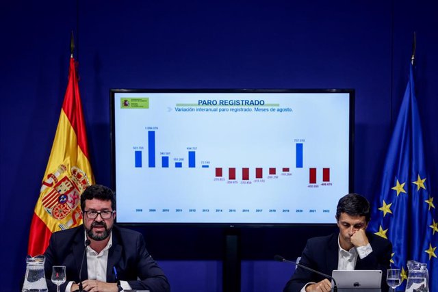 Archivo - Los secretarios de Estado de Empleo y Economía Social, Joaquín Pérez Rey (i) y de Seguridad Social y Pensiones, Borja Suárez (d),, en la sede del Ministerio de Trabajo, a 2 de septiembre de 2022, en Madrid (España).