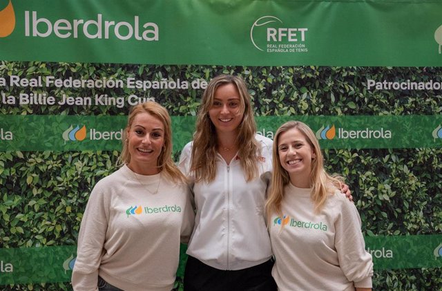 Paula Badosa, junto a Lydia Valentín y Desirée Vila en un evento como embajadoras de Iberdrola.