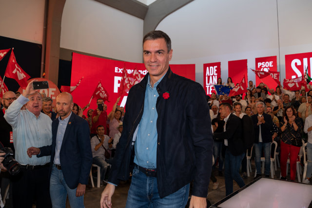 El secretario general del PSOE y presidente del Gobierno en funciones, Pedro Sánchez, durante un acto público del partido, en la Institución Ferial de Mérida, a 14 de octubre de 2023, en Mérida, Badajoz, Extremadura (España). 