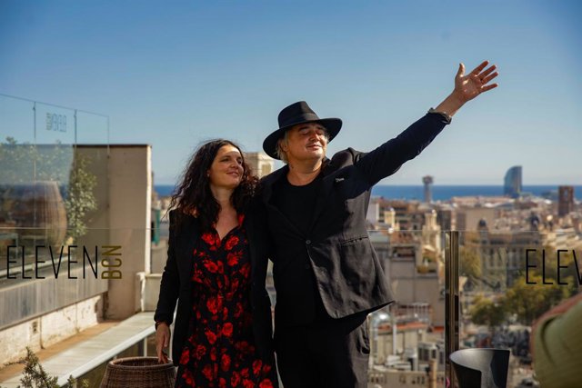 El músic Pete Doherty i la directora i teclista, Katia de Vidas posen durant la presentació del documental 'Peter Doherty: Stranger in my own Skin' en el Festival In-Edit