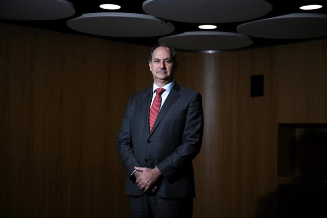 El consejero de Digitalización de la Comunidad de Madrid, Miguel López-Valverde Argüeso, posa para Europa Press, en el Auditorio "Meeting Place", a 24 de octubre de 2023, en Madrid (España).