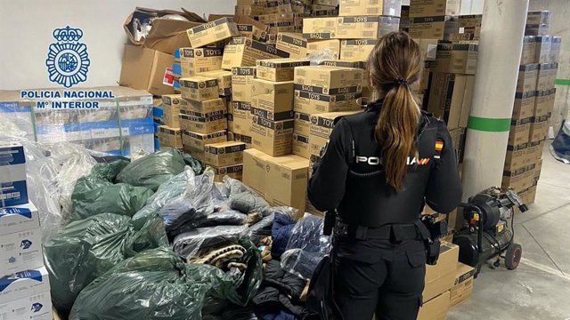Cuatro detenidos en Usera por robar más de 700 cajas de juguetes robadas y un quad