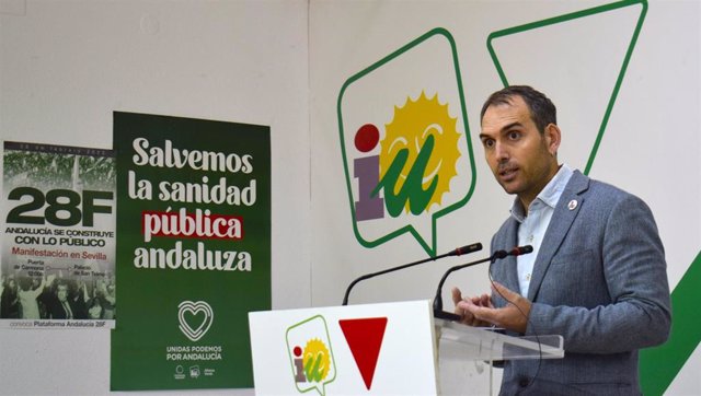 El coordinador andaluz de IU, Toni Valero, en rueda de prensa