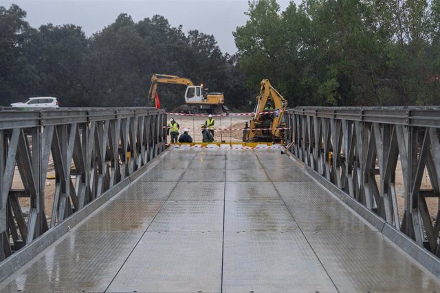 Obras en el puente 'Mabey', a 19 de octubre de 2023, en Aldea del Fresno (Madrid).