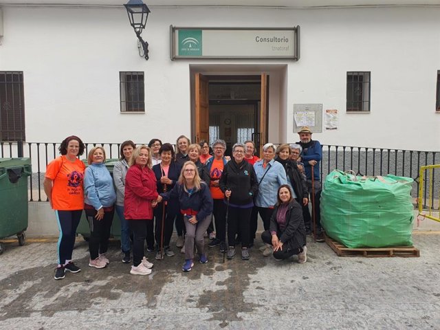 Participantes en una de las caminatas