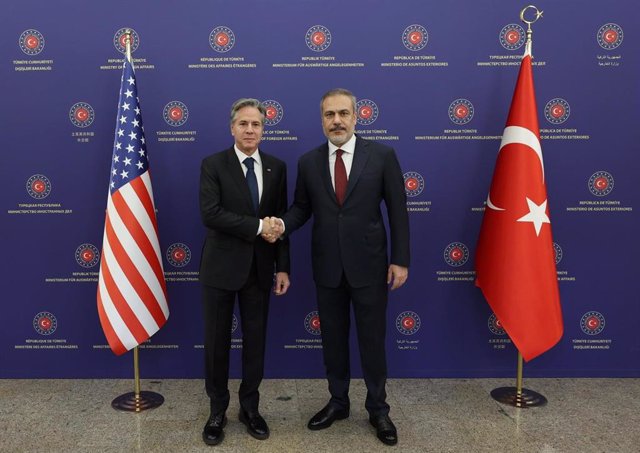 El ministro de Exteriores de Turquía, Hakan Fidan, recibe a su homólogo de Estados Unidos, Antony Blinken