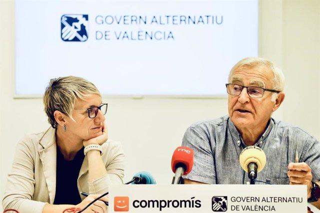 Archivo - La portavoz adjunta de Compromís en el Ayuntamiento de València, Papi Robles, y el portavoz de la formación en el consistorio y exalcalde, Joan Ribó, en un imagen de archivo. 