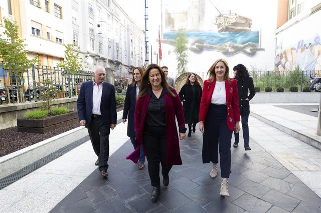 La consejera de Inclusión Social, Juventud, Familias e Igualdad, Begoña Gómez, informa, en rueda de prensa, de los presupuestos de su departamento para 2024.