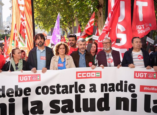 Los dirigentes de UGT-A y CCOO-A en la manifestación contra la siniestralidad laboral.