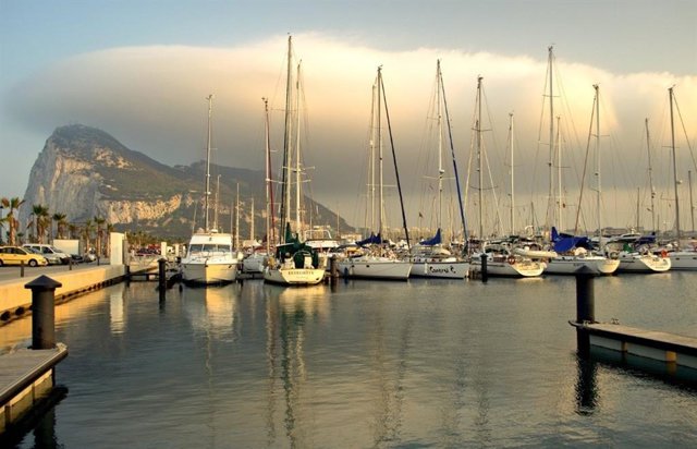 Localizan en una nave tres embarcaciones robadas del puerto deportivo de La Línea de la Concepción.