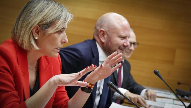 La consellera Elisa Núñez comparece en la comisión de Presupuestos