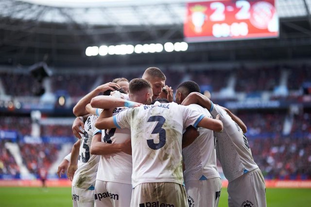 Los jugadores del Girona FC celebran un gol ante Osasuna.