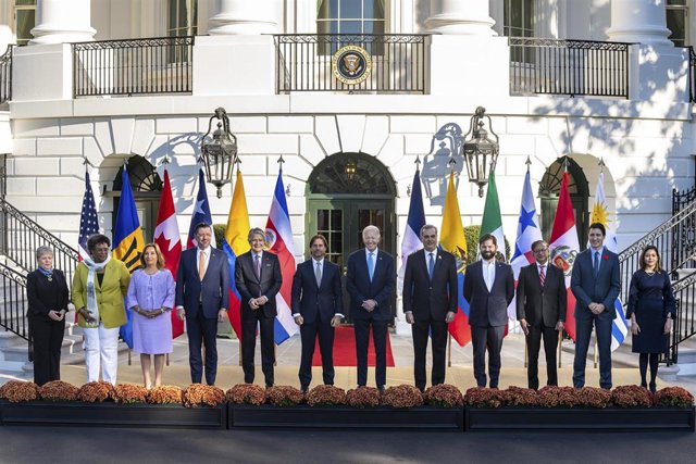 Fotografía de los líderes latinoamericanos en Estados Unidos, entre ella la presidenta de Perú, Dina Boluarte