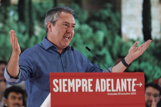 Archivo - El secretario general del PSOE-A, Juan Espadas, durante su participación  en un acto público, a 07 de octubre del 2023 en Granada (Andalucía, España)