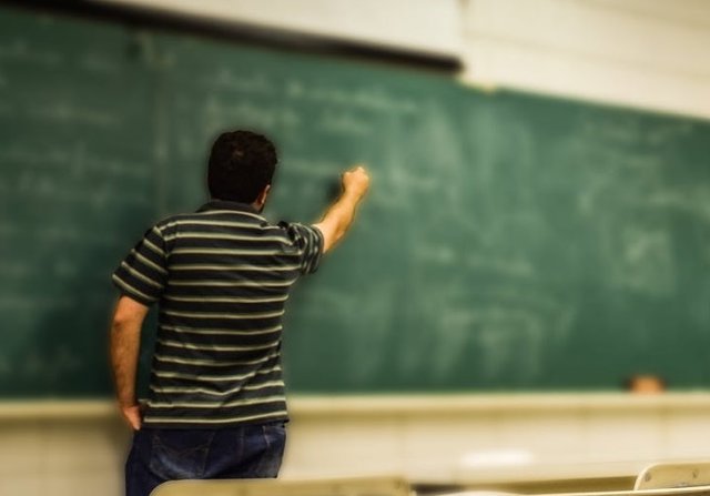 Archivo - Irakasle bat