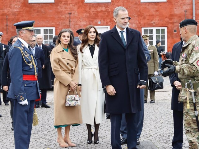 La Reina Letizia, la Princesa Mary y el Rey Felipe durante su visita a la Ciudadela de Copenhague