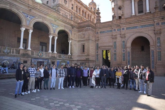 Concentración de la Sociedad Gitana Española ante la Delegación del Gobierno en Andalucía