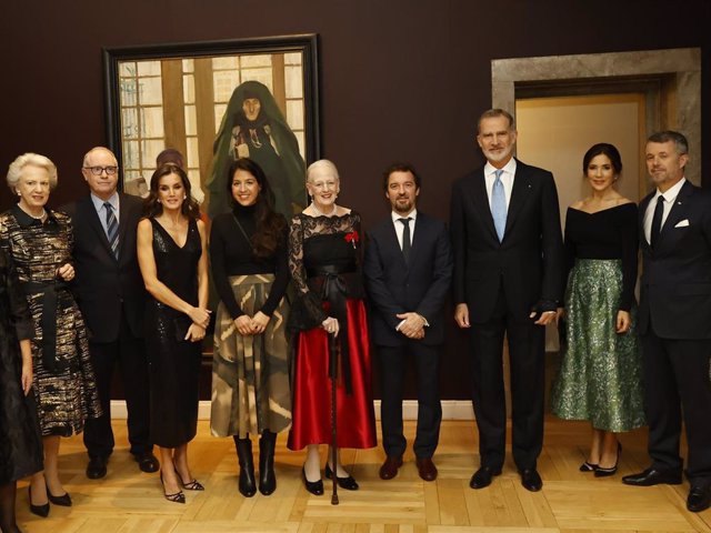 Los reyes Felipe y Letizia en compañía de la Reina Margarita, los Príncipes Herederos y la Princesa Benedikte, a la inauguración de una exposición sobre Sorolla y otros artistas contemporáneos españoles en el centenario de su fallecimiento.