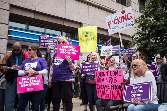 Archivo - Imagen de archivo de una manifestación en favor del derecho al aborto en Estados Unidos