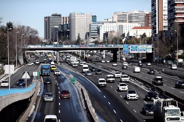 Archivo - Carretera M-30 a su paso por Ventas, en Madrid (España), a 18 de enero de 2021. Madrid lleva desde ayer en escenario 1 de su protocolo anticontaminación y continuará así mínimo hasta mañana martes incluido. Durante este escenario se limita la ve