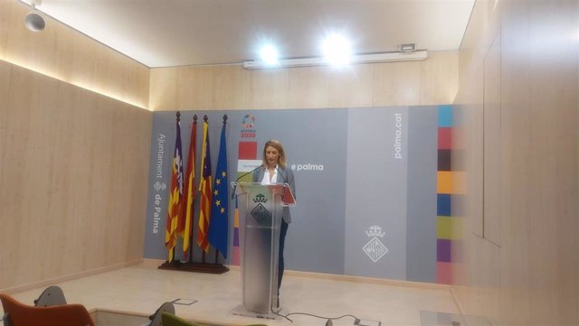 La portavoz del Ayuntamiento de Palma y teniente de alcalde, Belén Soto, durante una rueda de prensa.