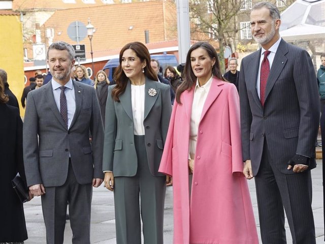 Los Reyes Felipe y Letizia han visitado el Centro de Arquitectura Danés con los Príncipes Federico y Mary de Dinamarca