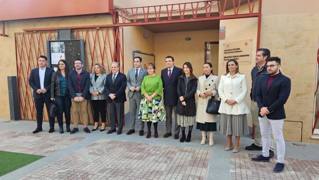 Autoridades asistentes a la jornada de formación de la FAMP celebrada en Moriles sobre la despoblación en Andalucía.