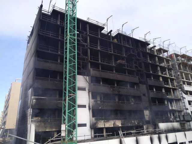 Edificio en obras incendiado en el barrio zaragozano de Arcosur.