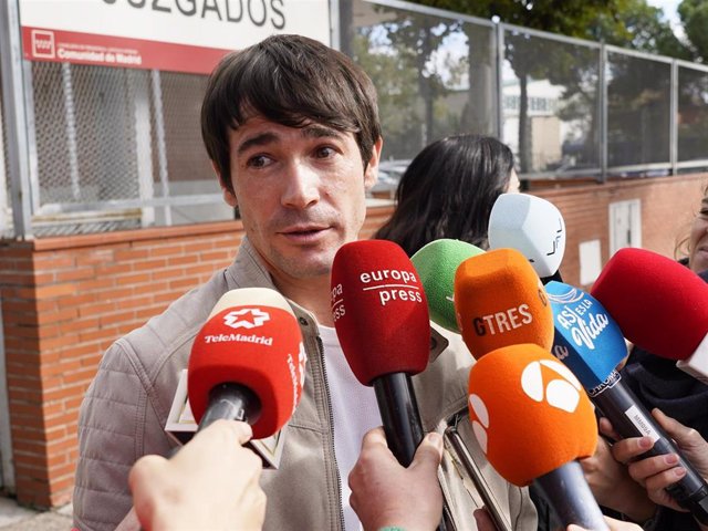 Juan José Ballesta atiende a los medios a la salida del juzgado tras declarar, a 07 de noviembre de 2023, en Parla (Madrid, España).