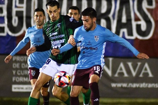 Armando Corbalán, durante un partido con el Sestao River.