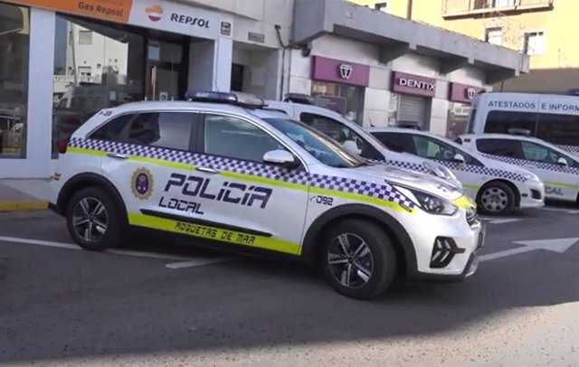 Archivo - Vehículo de la Policía Local de Roquetas de Mar (Almería).