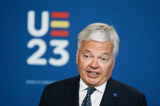 Archivo - El comisario europeo de Justicia, Didier Reynders, ofrece declaraciones a su llegada a la segunda jornada de la reunión informal de ministros de Consumo de la UE, en el Palacio Euskalduna, a 25 de julio de 2023, en Bilbao, Vizcaya, País Vasco (E