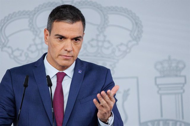 Archivo - El presidente del Gobierno en funciones, Pedro Sánchez, ofrece una rueda de prensa tras reunirse con el Rey Felipe VI, en el Complejo de la Moncloa, a 3 de octubre de 2023, en Madrid (España). 