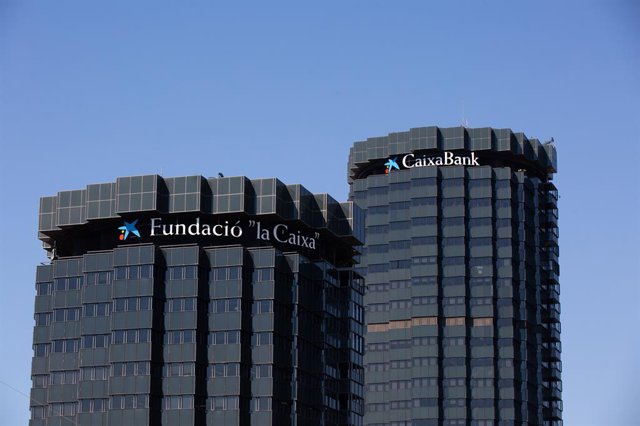 Archivo - Imatge de la seu de CaixaBank