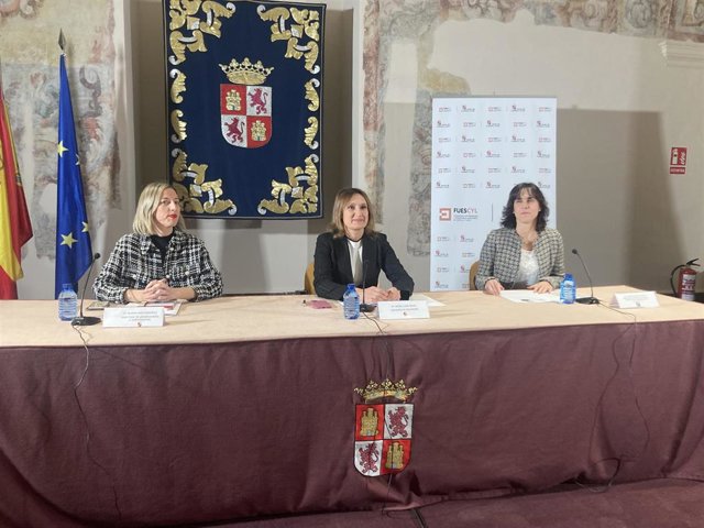 Blanca Ares (i), Rocío Lucas y Lourdes Rodríguez.
