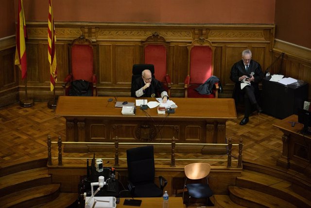 Archivo - Un judici a la sala de jurat de l'Audiència de Barcelona