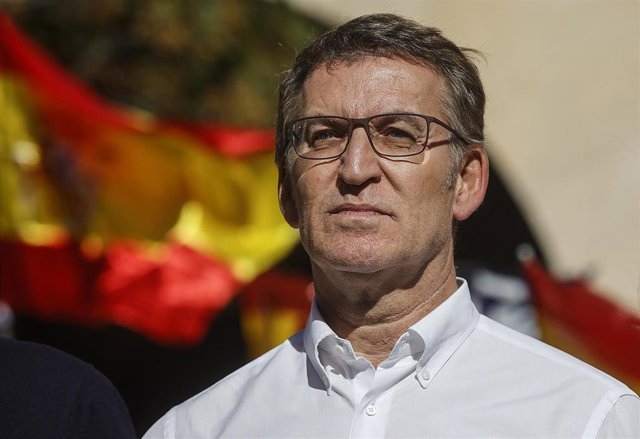 El presidente del Partido Popular, Alberto Núñez Feijóo, durante un acto del PP contra la amnistía, en la plaza de Los Fueros, a 5 de noviembre de 2023, en Valencia, Comunidad Valenciana (España). 
