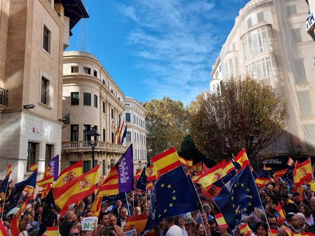Unas 10.000 personas se concentran contra la amnistía en Palma
