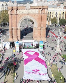 La Cursa de la Dona reuneix 33.000 dones als carrers de Barcelona